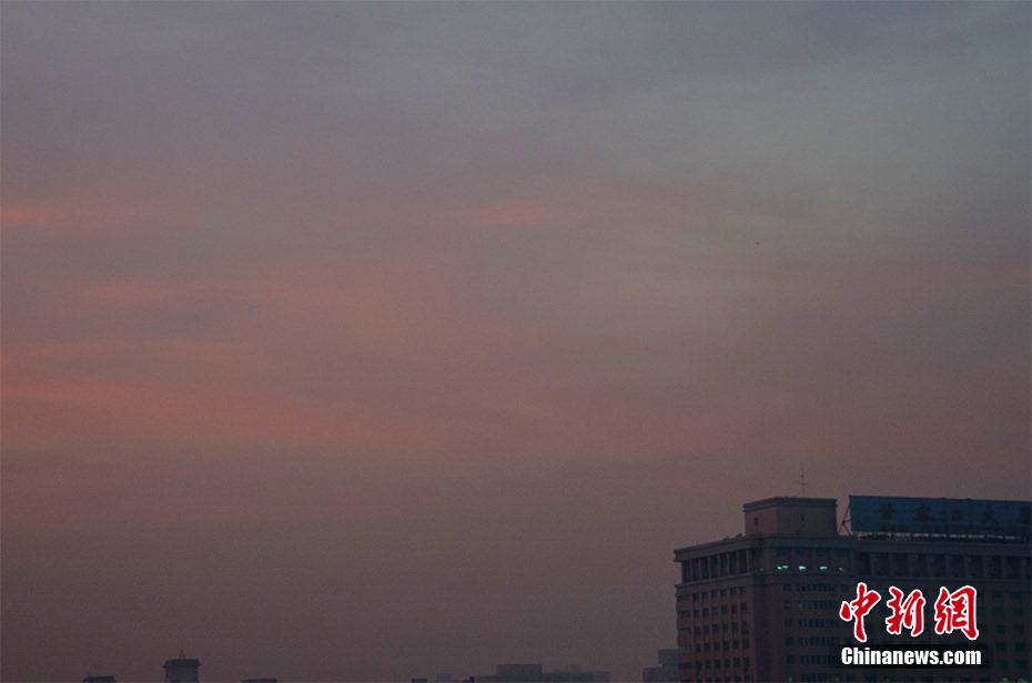 北京发布今冬首个重污染黄色预警 严格落实各项应急措施